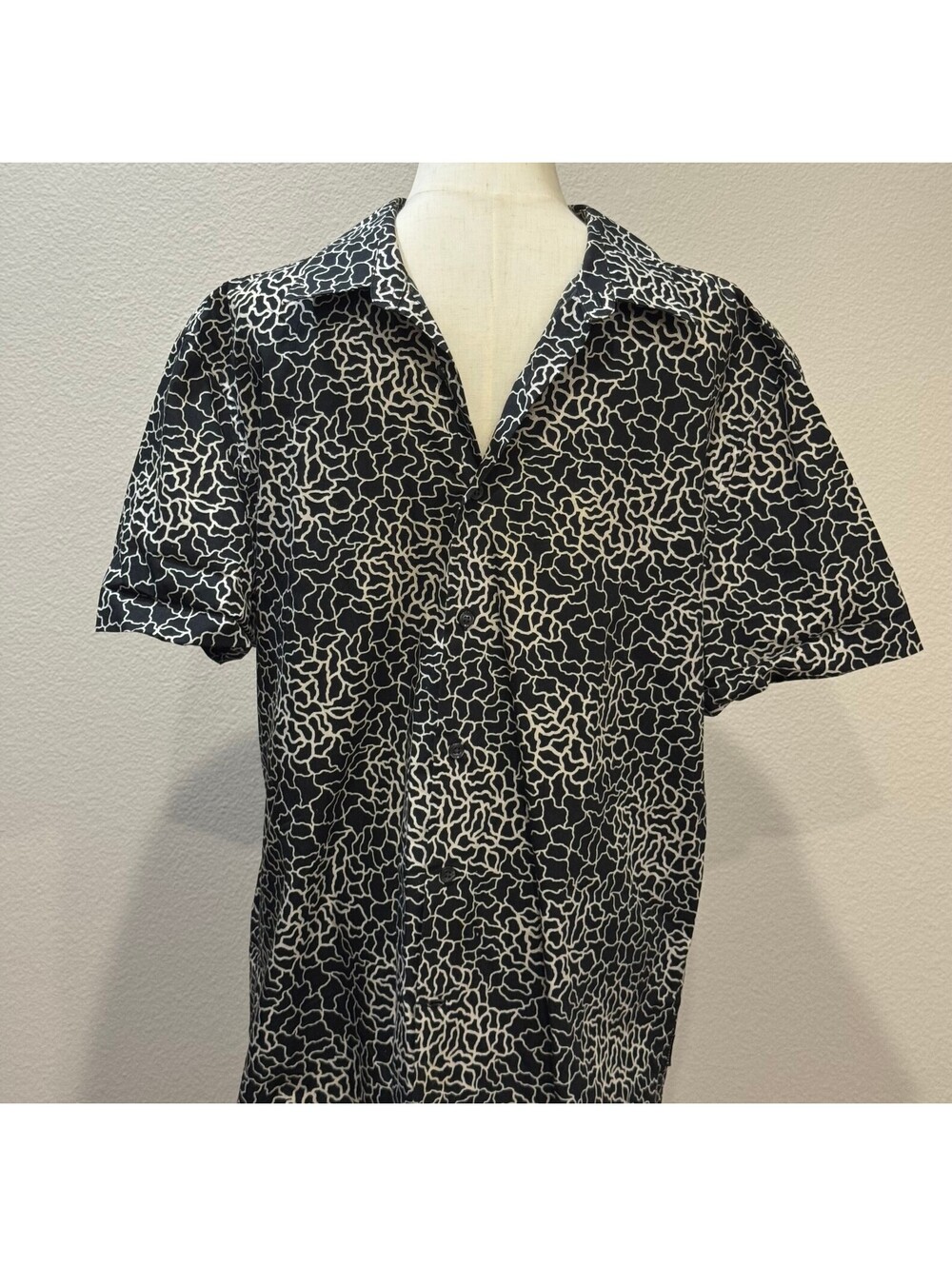 Perry Ellis Black and White Abstract Pattern Short Sleeve Shirt Large